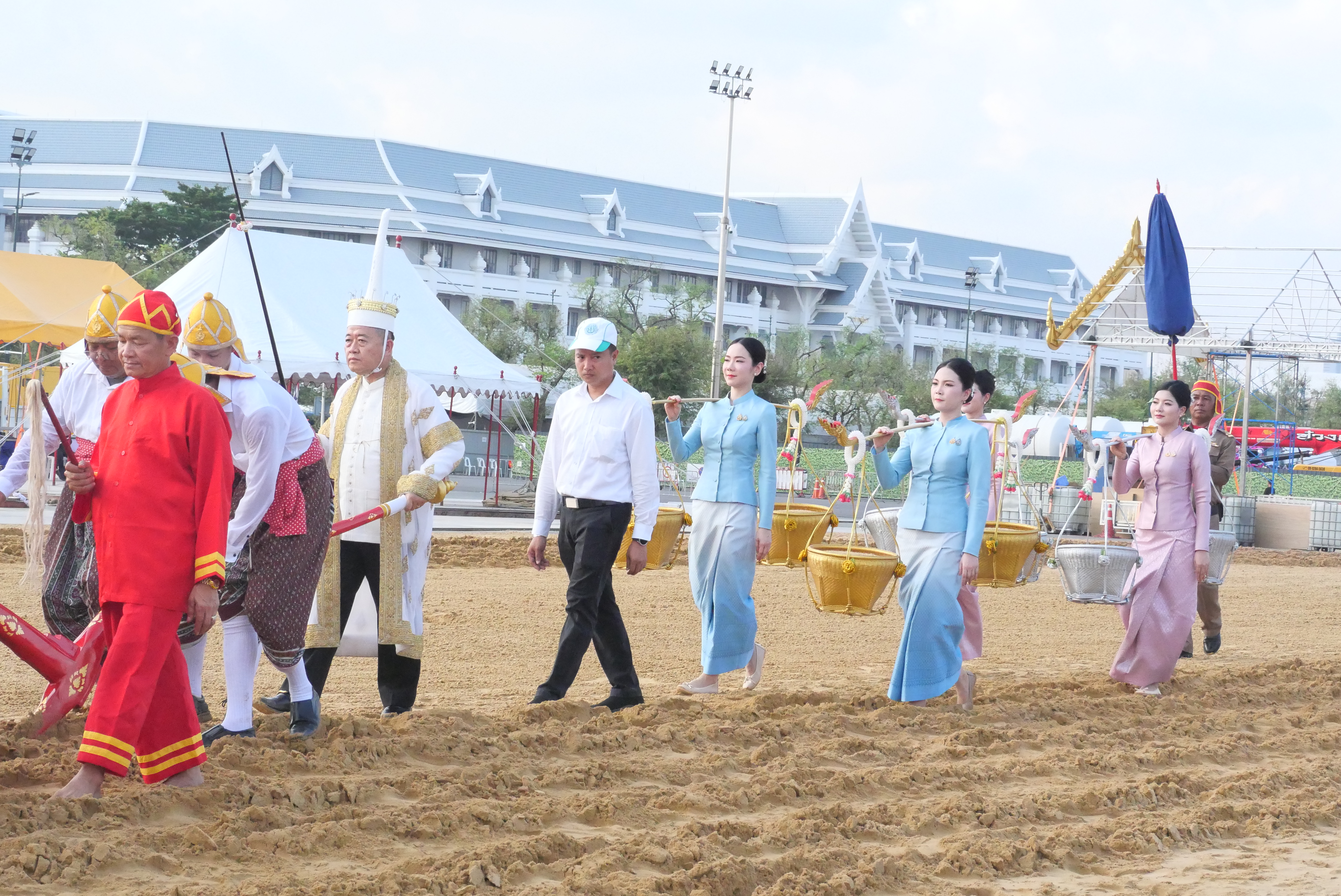 title - ส.ป.ก. ร่วมซ้อมใหญ่ ครั้งที่ 1 พระราชพิธีพืชมงคลจรดพระนังคัลแรกนาขวัญ ประจำปีพุทธศักราช 2569 